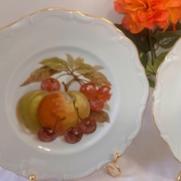 Vintage Winterling Roslau Bavaria Germany Fruit Motif Plate Set – Gold Trimmed - Picture 7 of 8